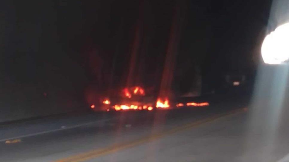 ¡Tome precauciones! Se reportan vehículos incendiados en la carretera Maxipista Mazatlán-Durango