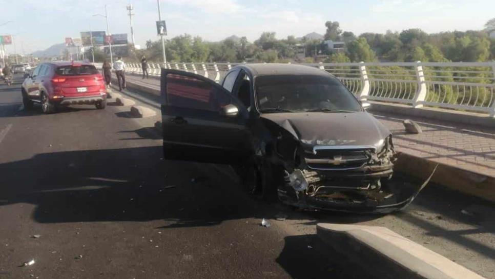 Carambola deja dos lesionados y daños materiales cerca de Villas del Río en Culiacán