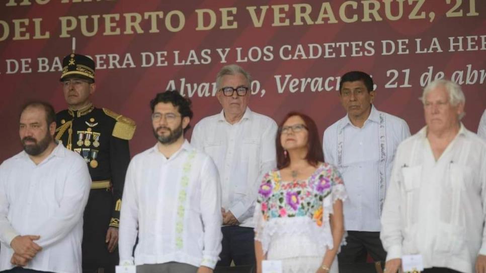 Rocha Moya acompaña a AMLO al 110 aniversario de la Defensa Patriótica de Veracruz