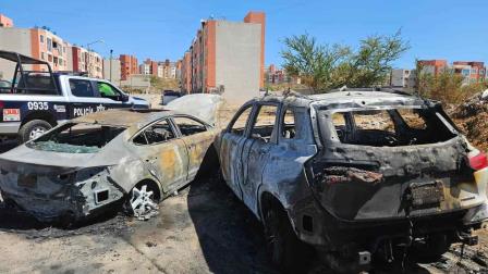 Incendio de dos vehículos provoca fuerte movilización en Hacienda del Valle en Culiacán