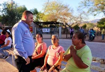 José Paz López Elenes compromete techumbre y más pavimentación para Soyatita, Badiraguato 