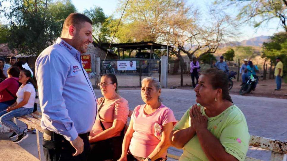 José Paz López Elenes compromete techumbre y más pavimentación para Soyatita, Badiraguato 