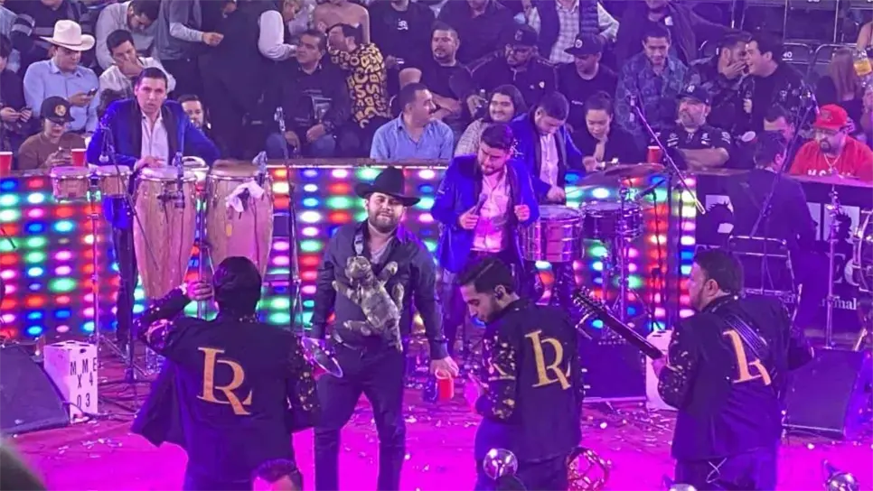 FOTO: Luis R. Conríquez en concierto en Mazatlán.