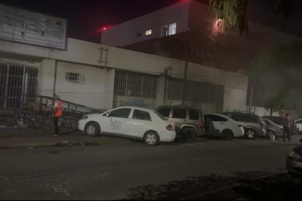 Incendio en edificio del ISSSTE moviliza a bomberos en Culiacán