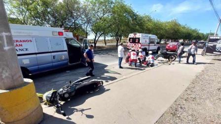 Ciclista ocasiona choque con motociclistas y las manda lesionadas a hospital en Mazatlán 