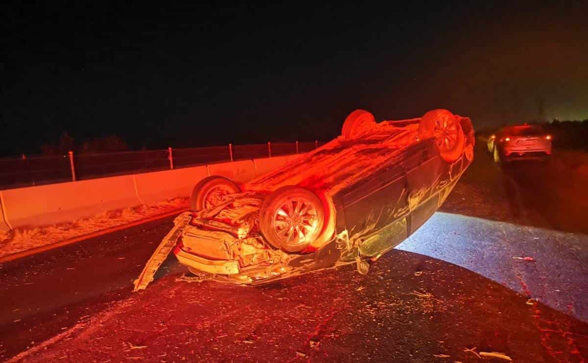 Joven vuelca en su vehículo en la México 15, regresaba de Los Mochis en la madrugada 