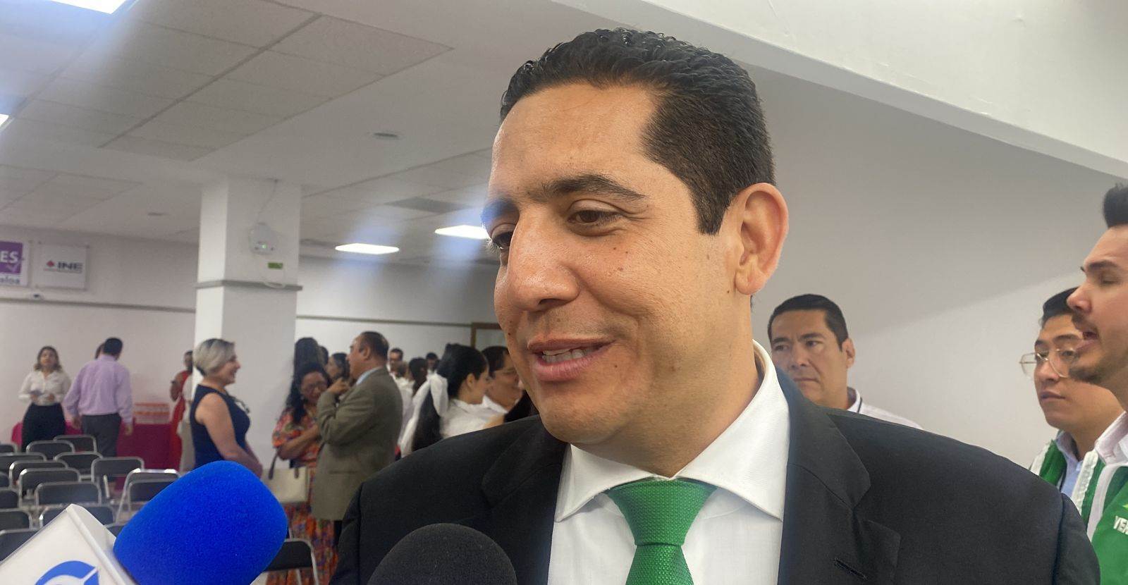 Jesús Valdés Palazuelos al terminar el debate de candidatos al Senado por Sinaloa. FOTO: Diana Cruz,