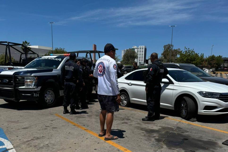 En persecución policial detienen a 3 clonadores de tarjetas en zona turística de Mazatlán