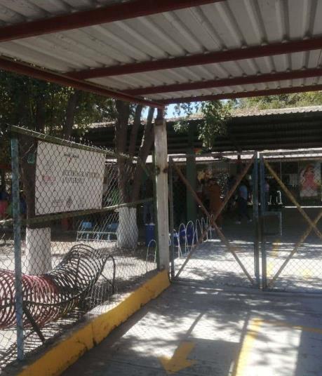 Sujetos dañan con balines el salón de un jardín de niños en Culiacán