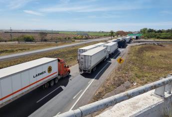 Productores de maíz mantienen bloqueada la caseta de Costa Rica; se recomienda la libre