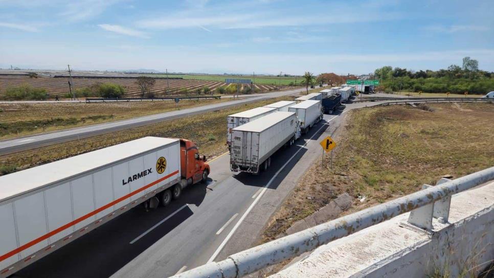 Productores de maíz mantienen bloqueada la caseta de Costa Rica; se recomienda la libre