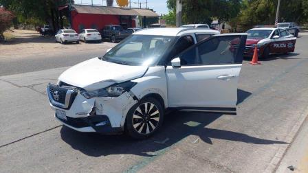Conductor provoca accidente en Los Mochis; deja a una mujer y a su bebé con lesiones