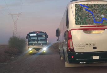 Entre brechas y veredas sortean bloqueos de casetas en Sinaloa | VIDEO