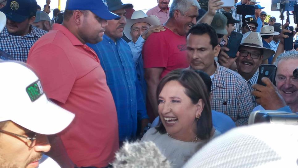 Xóchitl Gálvez se reúne con productores inconformes en Costa Rica, Sinaloa