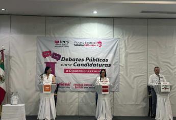 Cartulinas protagonizan debate de candidatos a Diputados Locales por el Distrito 02 de Ahome 