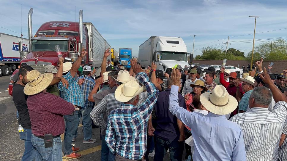 Productores de Sinaloa se mantienen firmes; no liberarán casetas hasta reunirse con el Gobernador