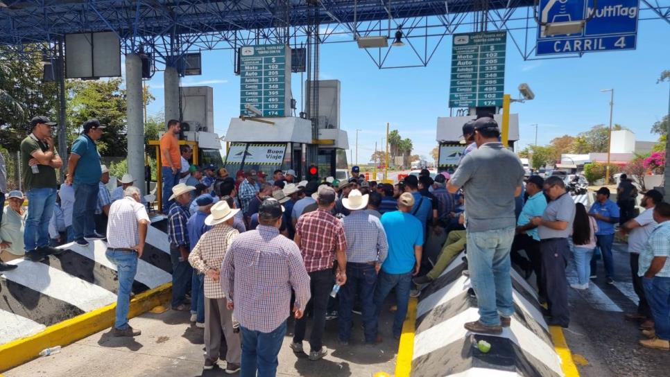 Productores meten presión al gobierno de Sinaloa; bloquean carretera y tomarán otra caseta