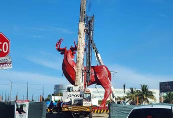 Instalan estatua del Venado Gigante en la Glorieta de Mazatlán | VIDEO