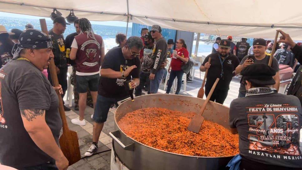 Con tradicional marlín en escabeche reciben a visitantes de la Semana