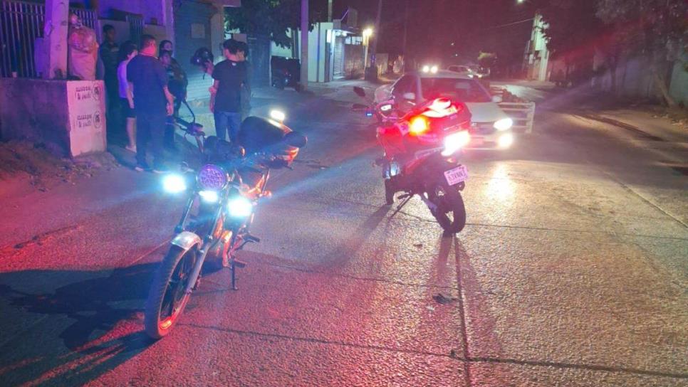 Joven motociclista se accidenta y termina fracturado en Culiacán