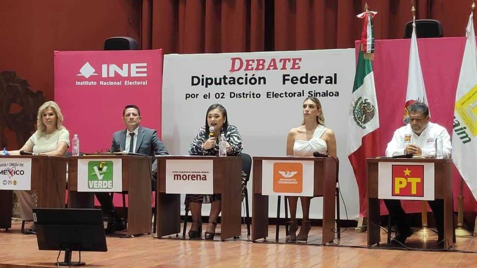 Entre críticas y tensión debaten candidatos a la diputación federal en Ahome