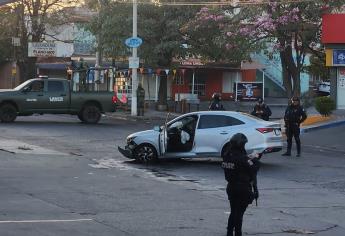Sujetos armados chocan automóvil minutos después de haberlo robado al sur de Culiacán