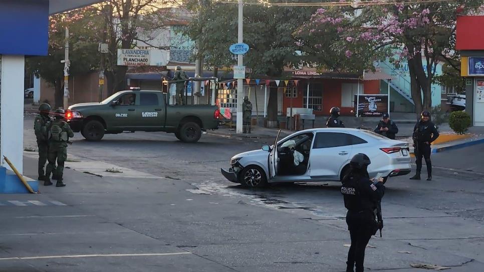 Sujetos armados chocan automóvil minutos después de haberlo robado al sur de Culiacán