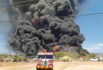 Explota pipa con combustible en Culiacán sobre La Costerita