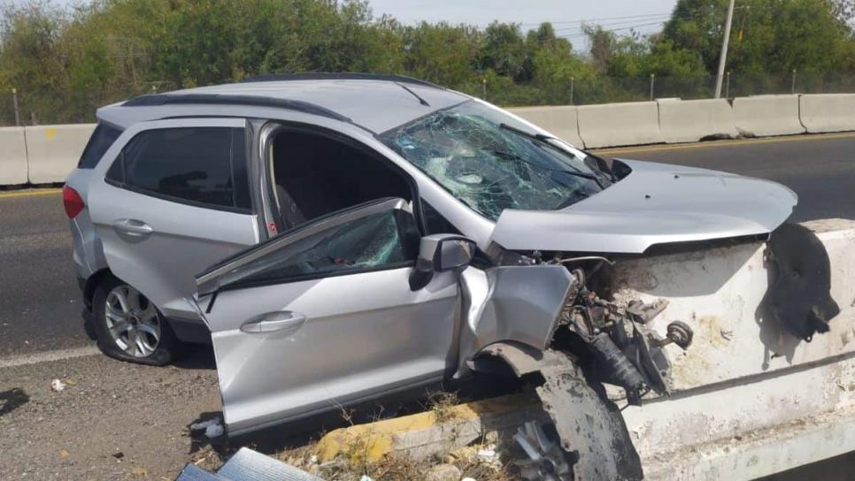 Muere una mujer al chocar contra un muro de contención en Costa Rica, Sinaloa