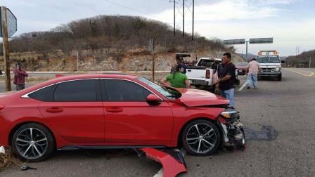 Encontronazo de vehículos en El Quelite deja dos lesionados