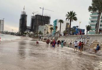 Por alto oleaje, restringen acceso en playas de Mazatlán 