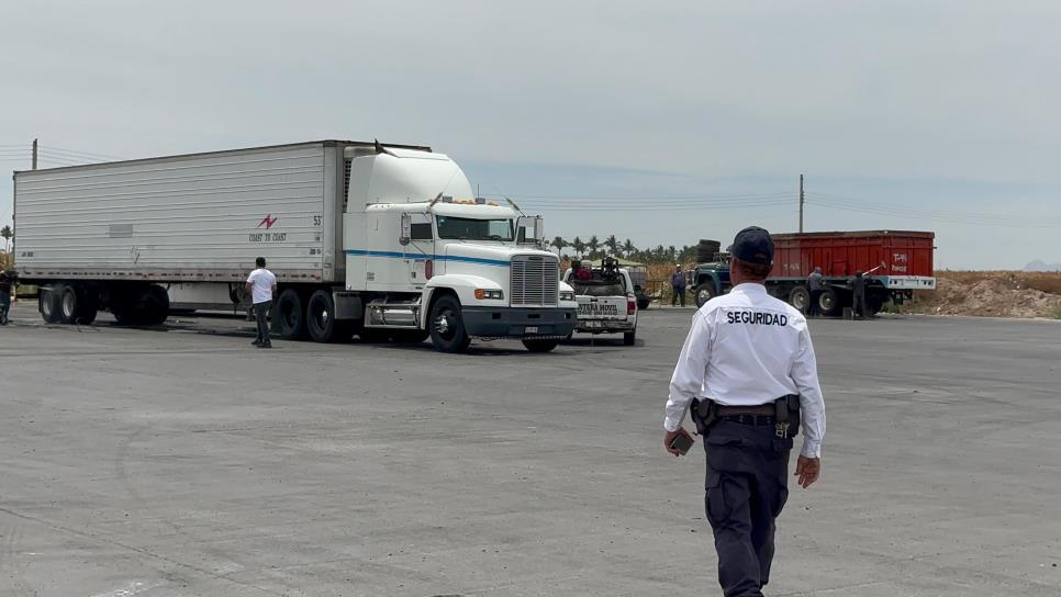 Tráiler atropella y mata a un lavacarros en un trocadero al sur de Los Mochis 