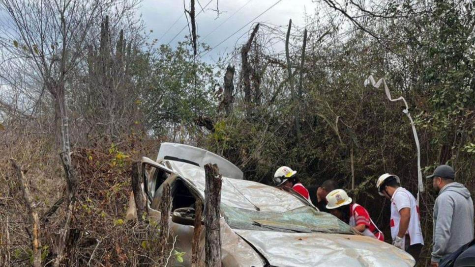 Vehículo cae a un barranco cerca de El Quelite, Mazatlán; hay un lesionado
