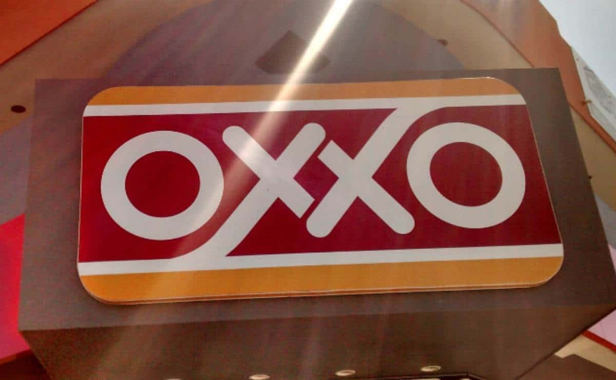Esto es lo que cobra el OXXO de comisión por el pago de tu recibo de luz