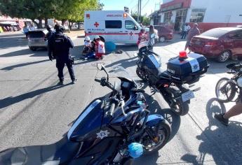 Tres lesionados tras choque entre moto y auto en Mazatlán; entre ellos un bebé