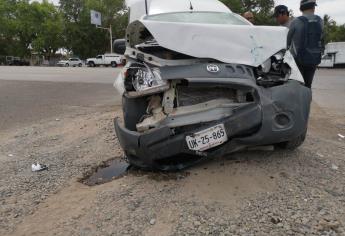 Accidente por la carretera Mochis - Topo deja tres lesionados