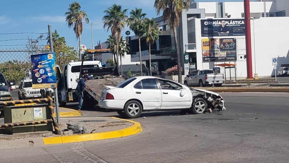 Conductor ebrio se accidenta sobre la zona residencial de la Isla Musala, en Culiacán