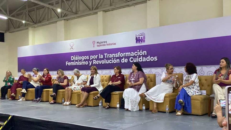 Mujeres del Sur de Sinaloa alzan sus voces en el panel «Feminismo y Revolución de Cuidados»