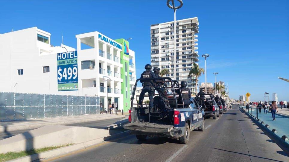 Detienen a dos jóvenes que robaban en farmacia de la Zona Dorada en Mazatlán 