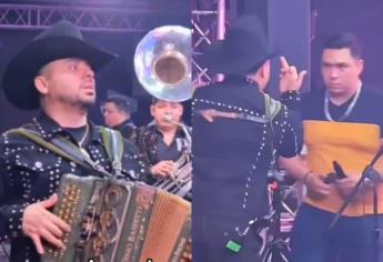 Larry Hernández hace seña obscena a un trabajador en pleno concierto | VIDEO