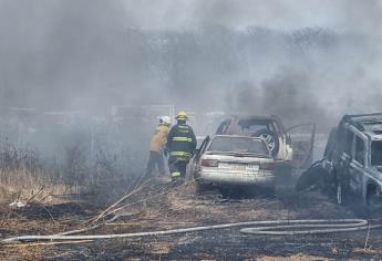 Fuego arrasa varios carros de la pensión de la Fiscalía de Culiacán 