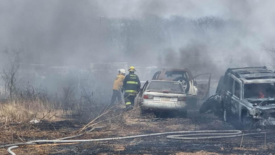 Fuego arrasa varios carros de la pensión de la Fiscalía de Culiacán 