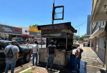 Un empleado se cayó y tumbó el aceite; así se quemaron los hot dogs Venecia en Los Mochis