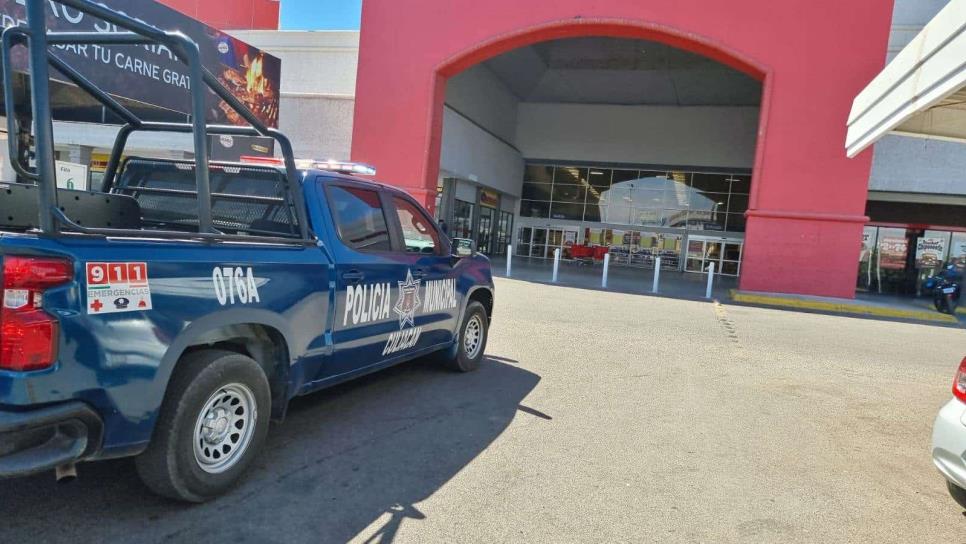 Encuentran una pistola en los pasillos de un famoso supermercado en Culiacán