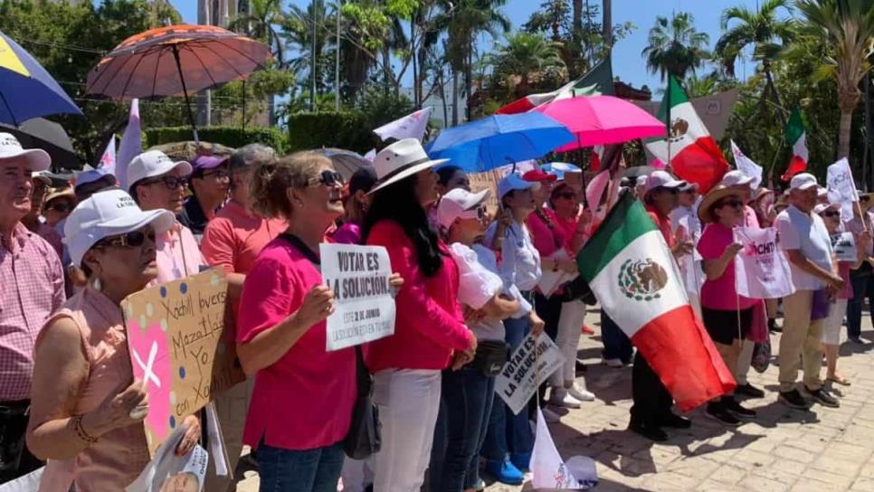 «La Marea Rosa» movió a Mazatlán; simpatizantes de Xóchitl Gálvez marchan por un cambio 