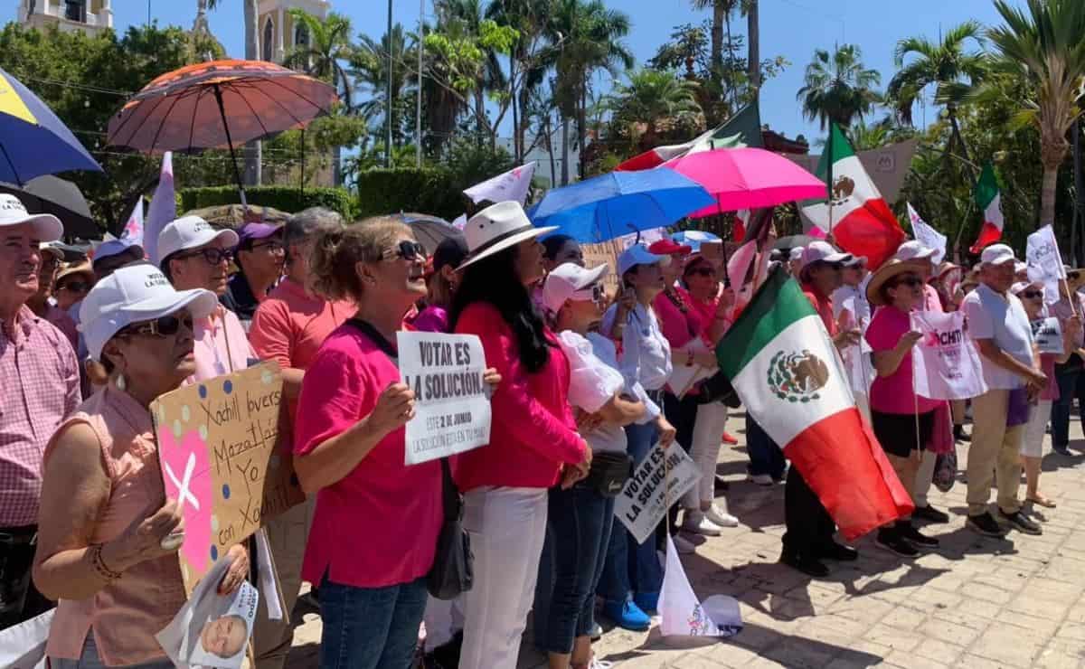 «La Marea Rosa» movió a Mazatlán; simpatizantes de Xóchitl Gálvez marchan por un cambio 