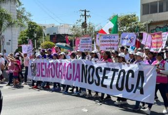 La Marea Rosa llega a Culiacán, se manifiestan pidiendo Democracia, Justicia y Libertad