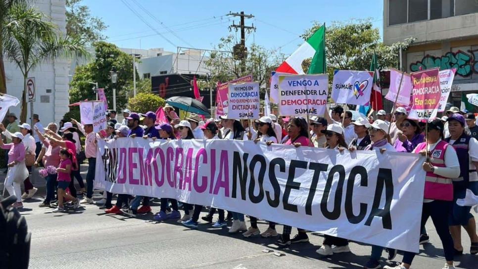 La Marea Rosa llega a Culiacán, se manifiestan pidiendo Democracia, Justicia y Libertad