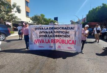 Marea Rosa por la democracia inunda de manifestantes las calles de Los Mochis