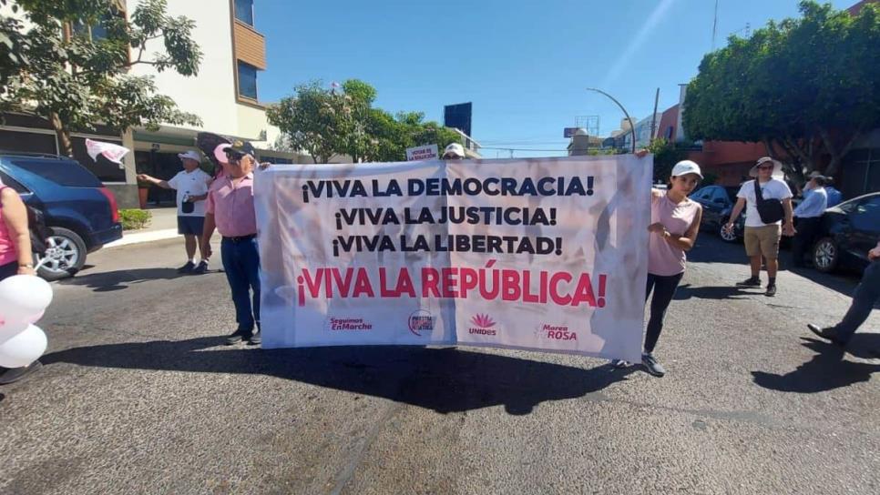 Marea Rosa por la democracia inunda de manifestantes las calles de Los Mochis